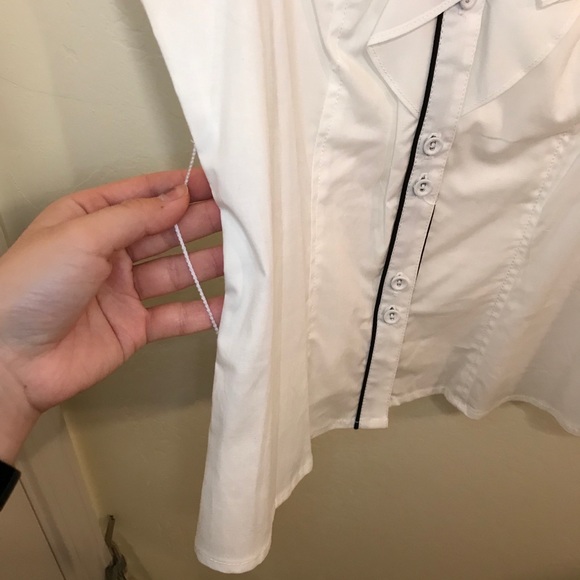 Sleeveless ruffle blouse - Picture 7 of 11